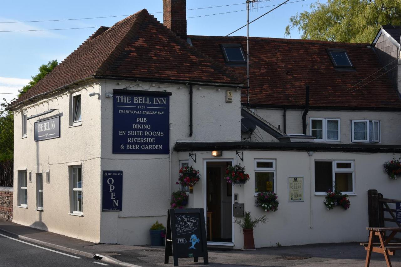 The Bell Inn Salisbury Extérieur photo